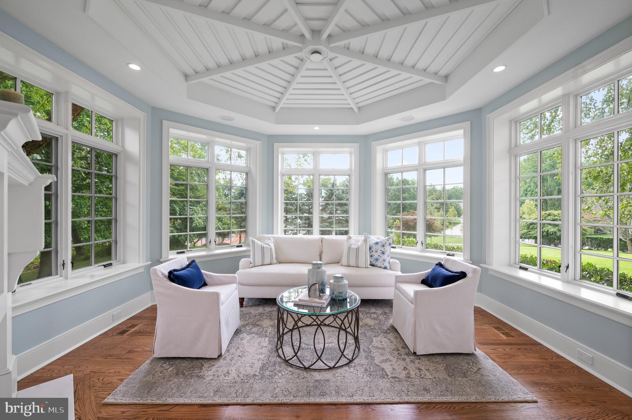 WHITE HORSE - Residential