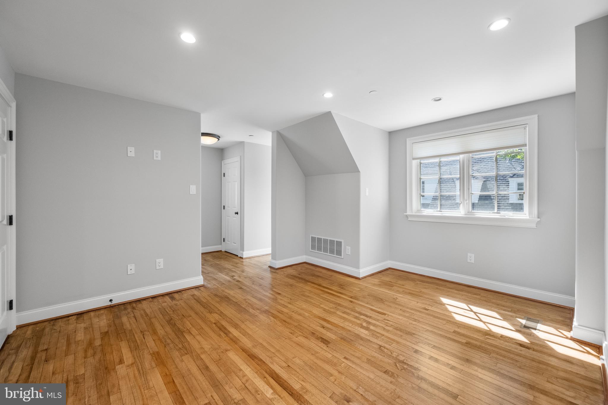 WHITE HORSE - Residential