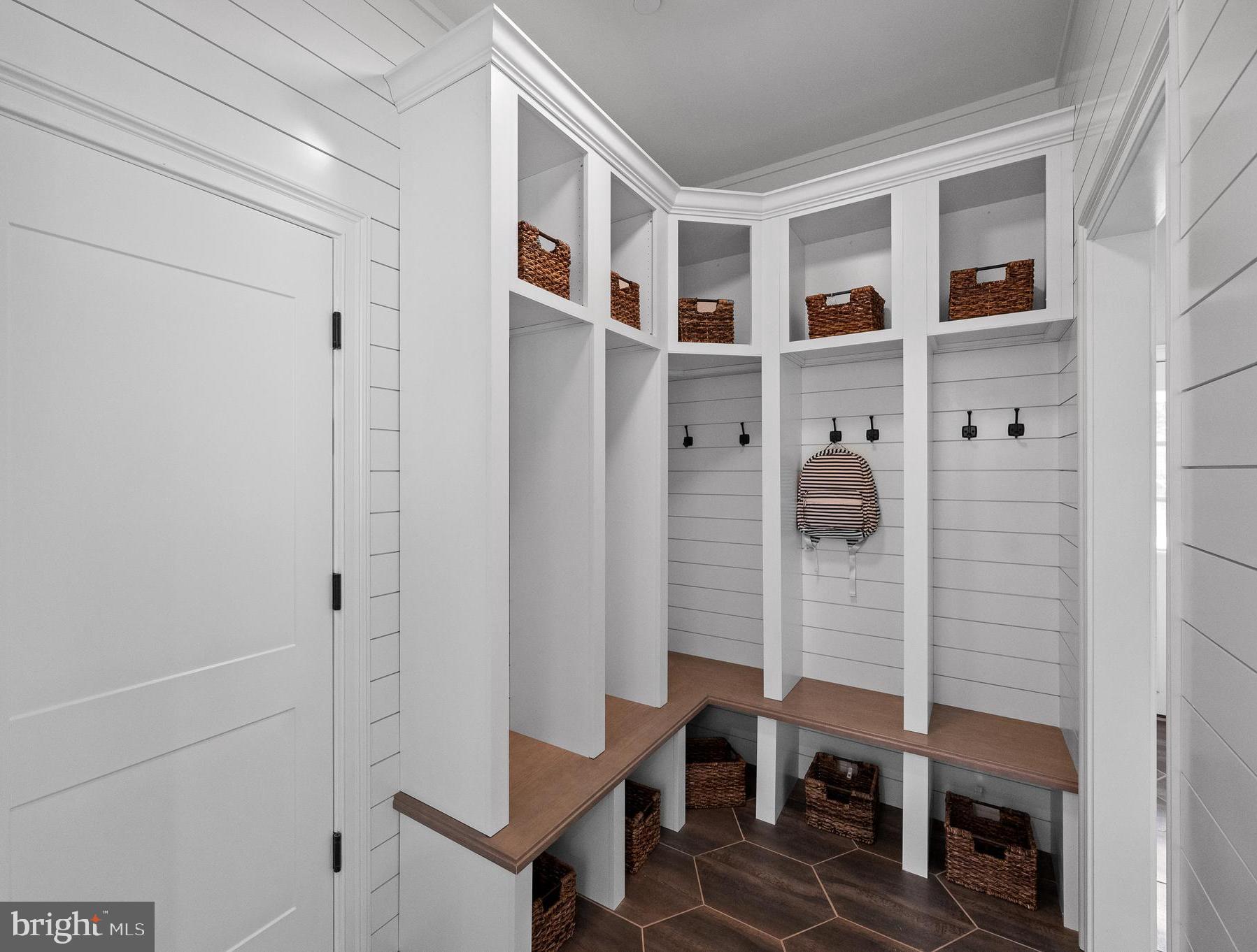 WHITE HORSE - Residential