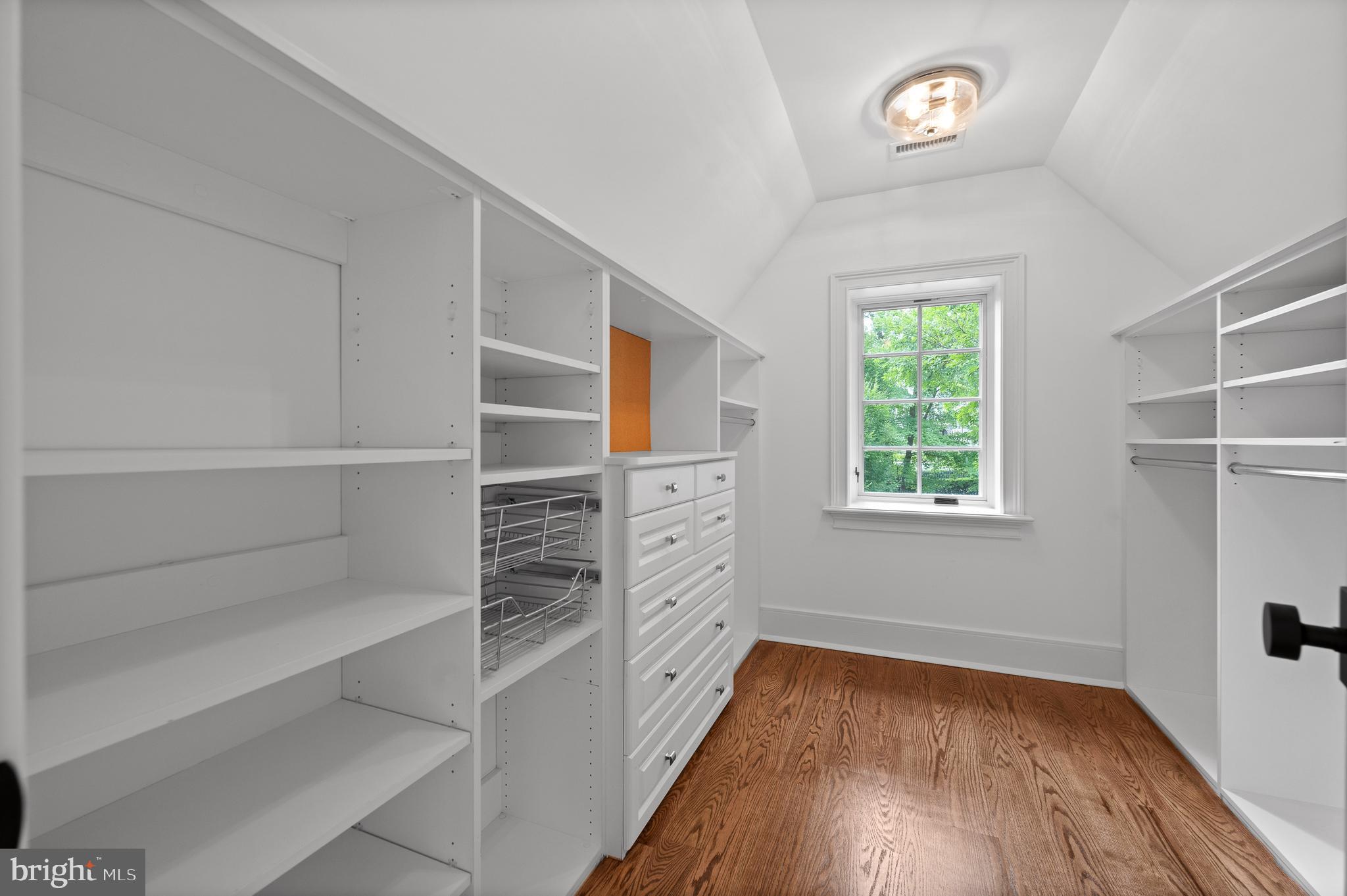 WHITE HORSE - Residential