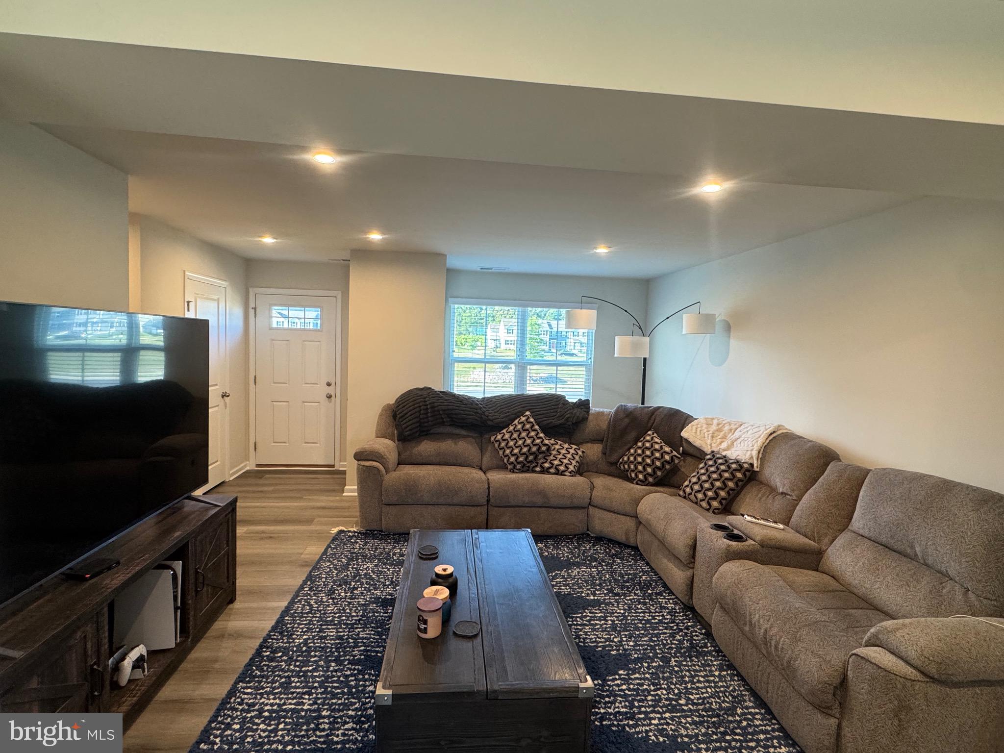 12076 GEYER AVENUE