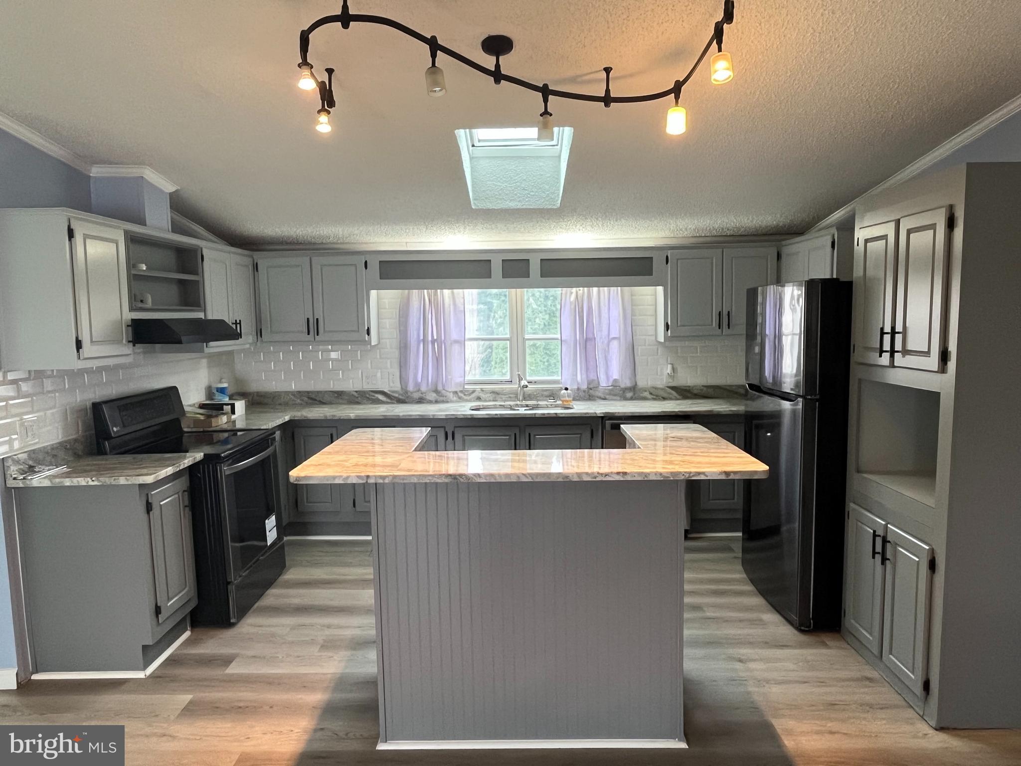 ROYAL CREST ESTATES - Residential