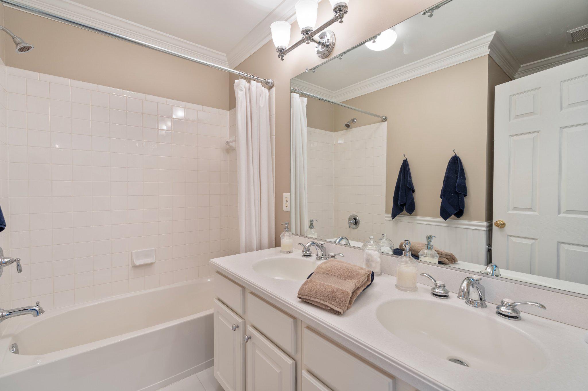 VINEYARD OAK - Residential