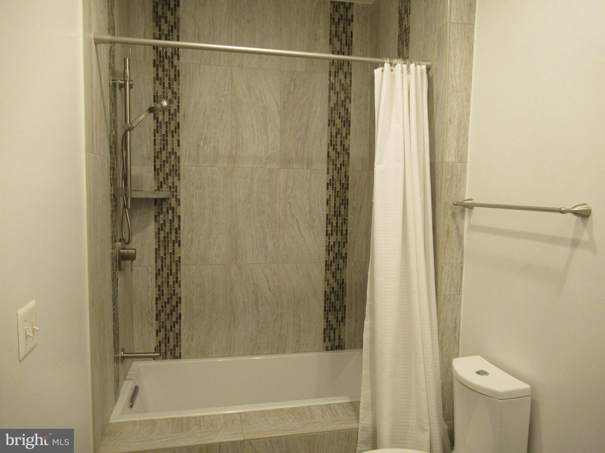 COURTHOUSE HILL - Residential Lease