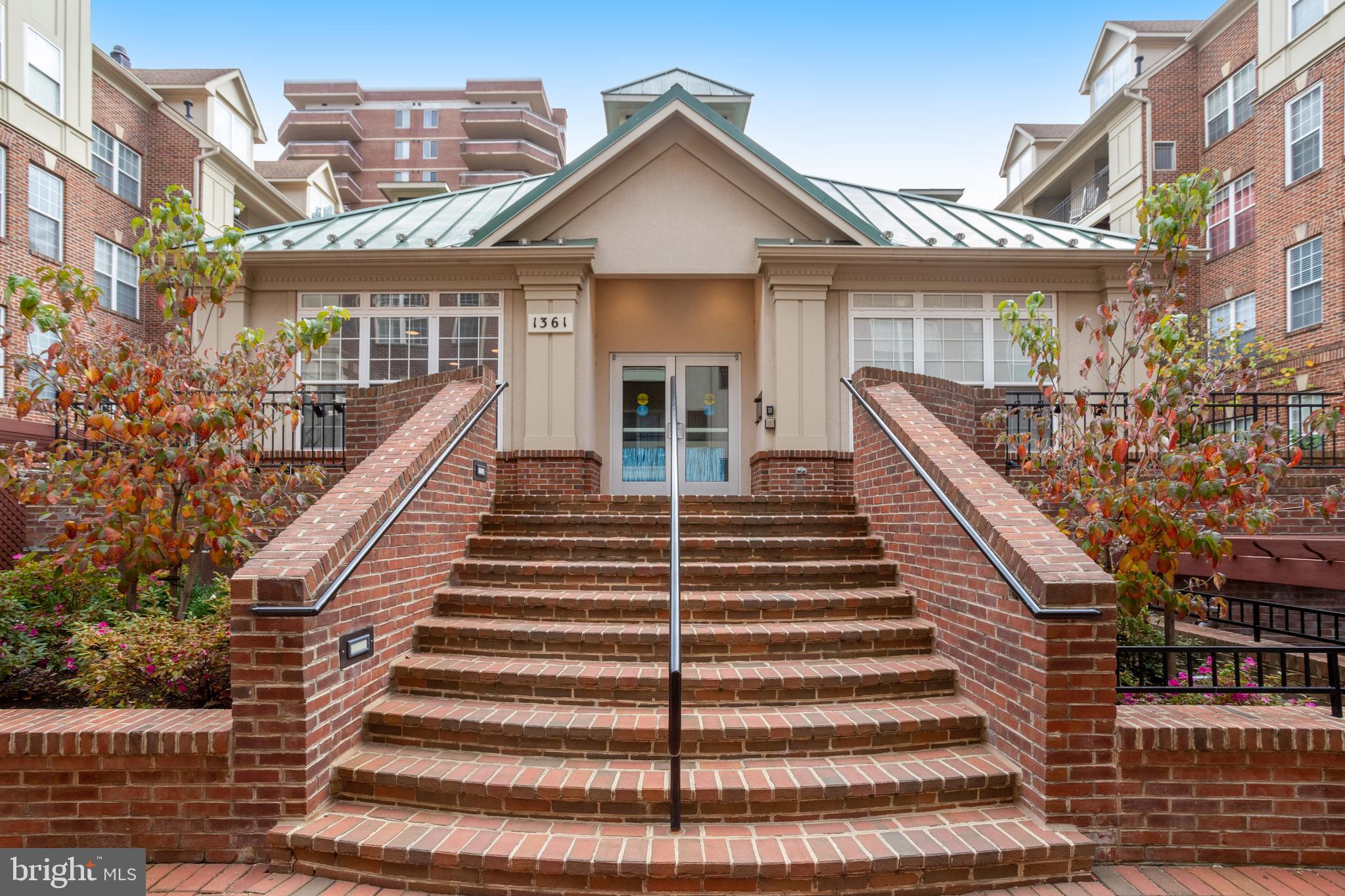 COURTHOUSE HILL - Residential Lease