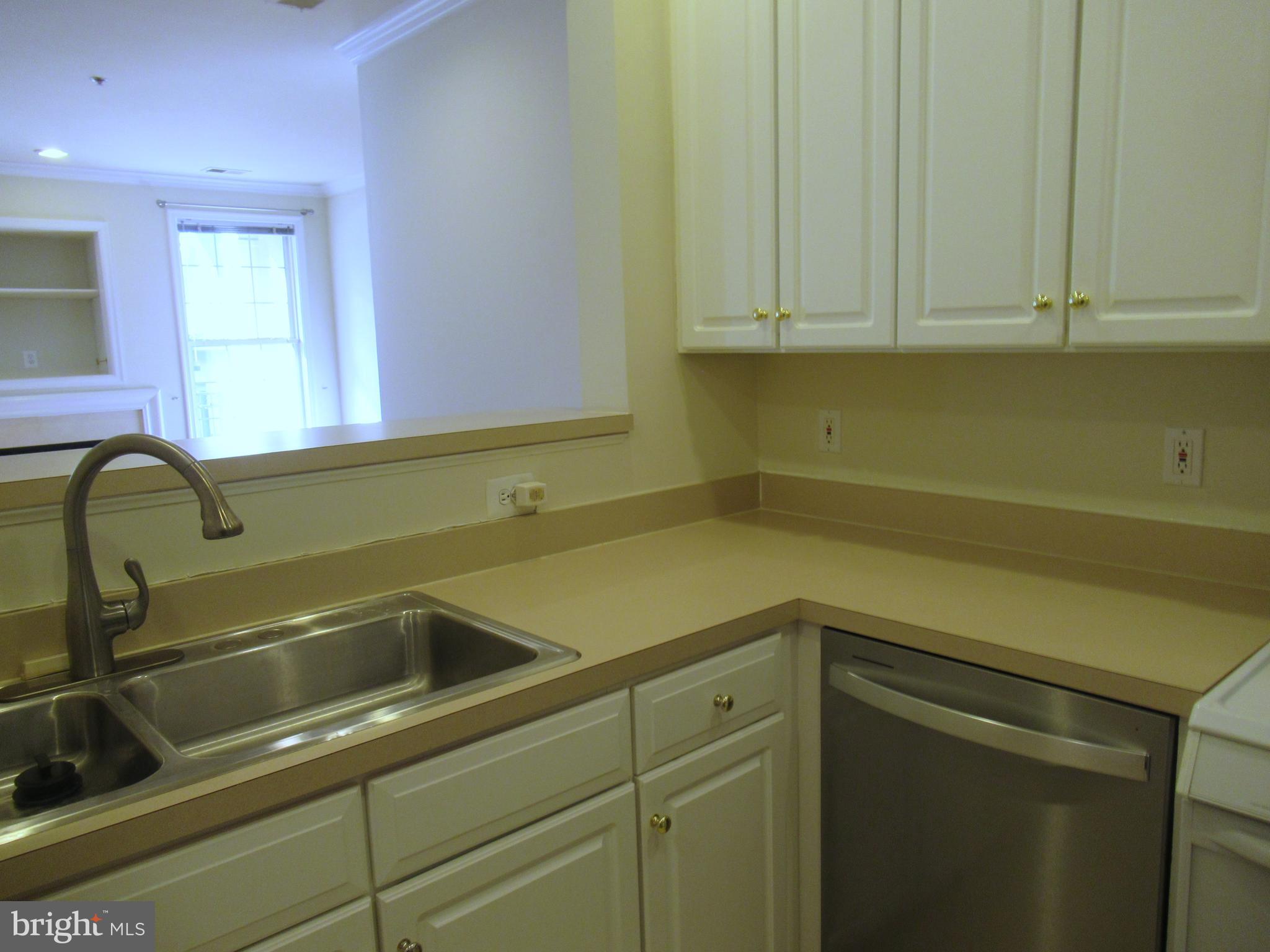 COURTHOUSE HILL - Residential Lease