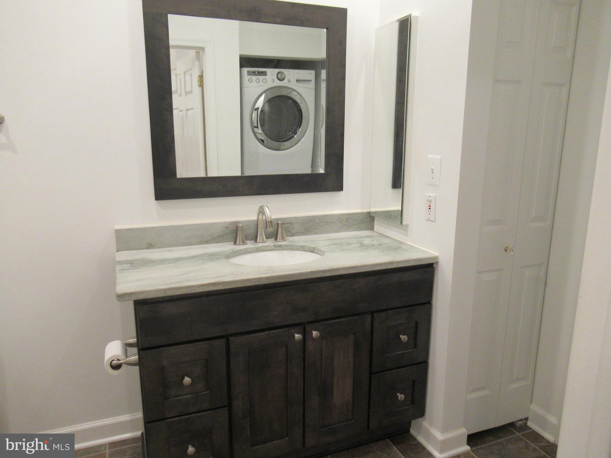 COURTHOUSE HILL - Residential Lease