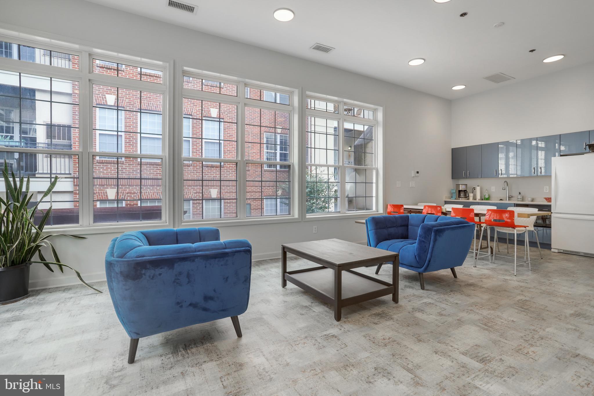 COURTHOUSE HILL - Residential Lease