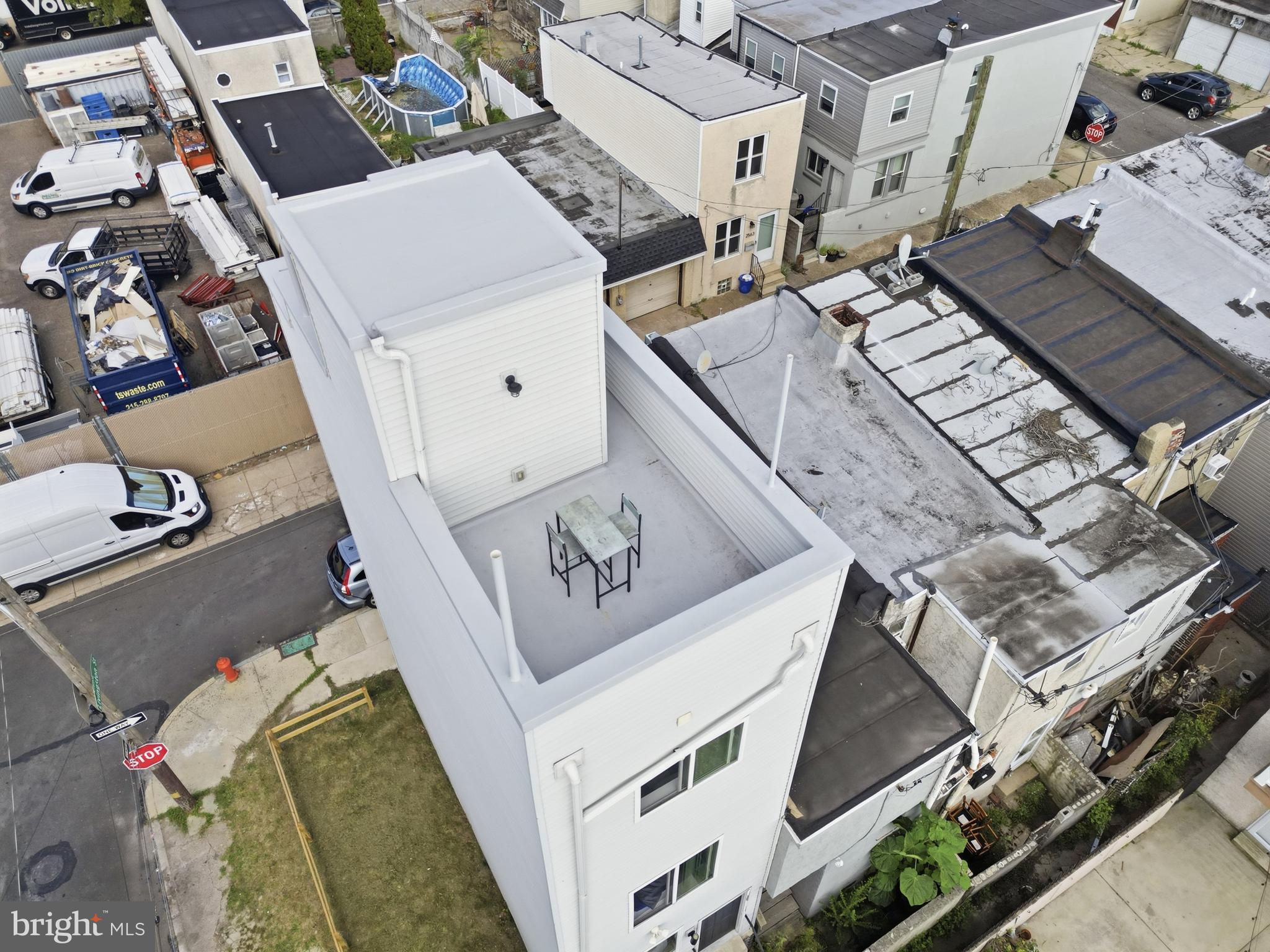 2562 E AUBURN STREET