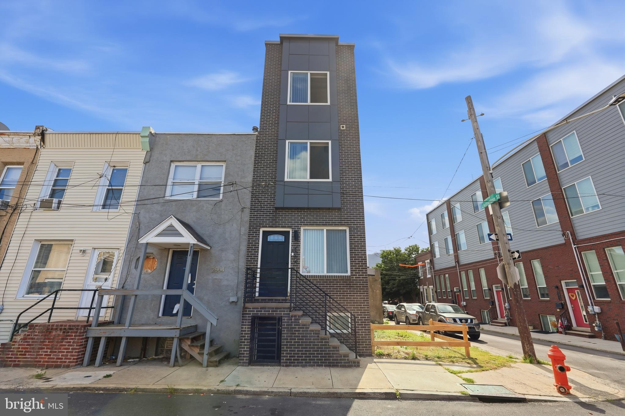 2562 E AUBURN STREET