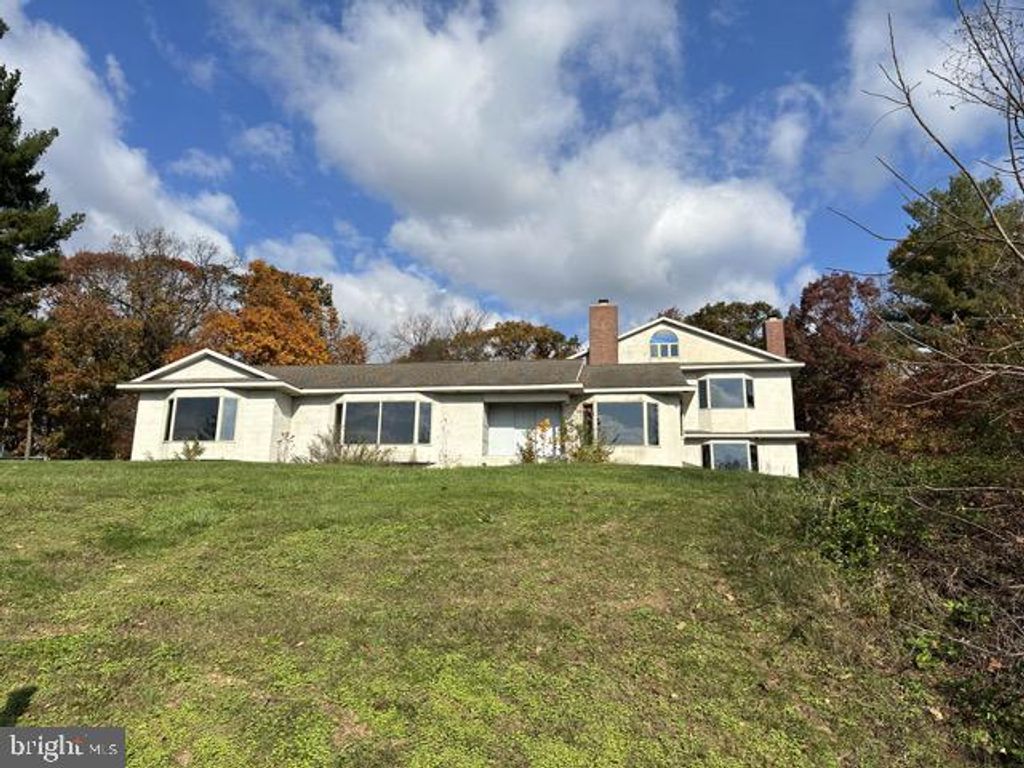 Photo of 327 Blossom Hill Drive, Lancaster, PA 17601 (MLS # PALA2038832)