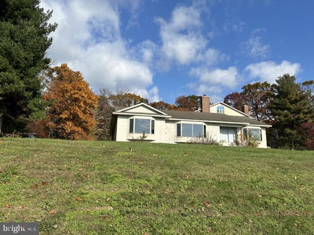 Photo of 327 Blossom Hill Drive, Lancaster, PA 17601 (MLS # PALA2038832)