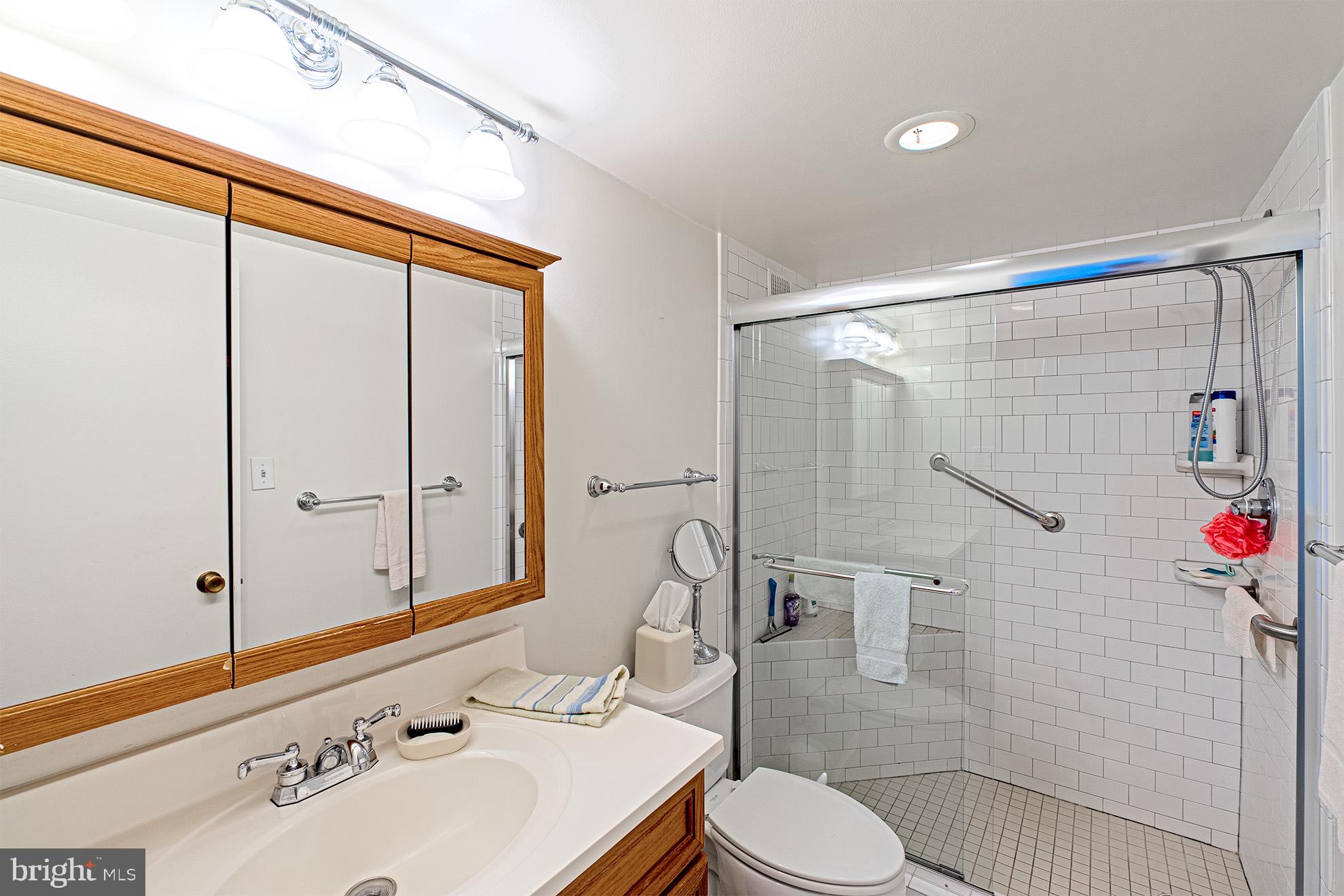 PROMENADE TOWERS - Residential Lease