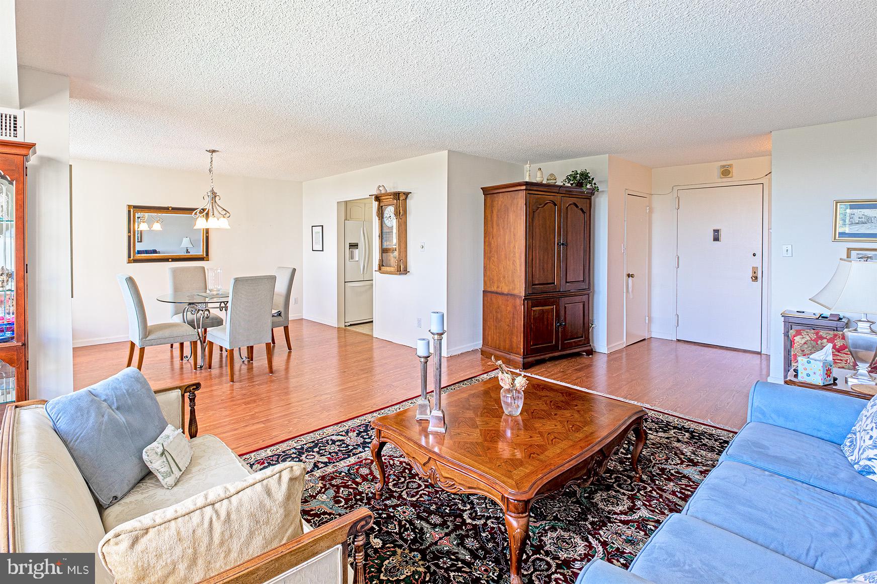 PROMENADE TOWERS - Residential Lease