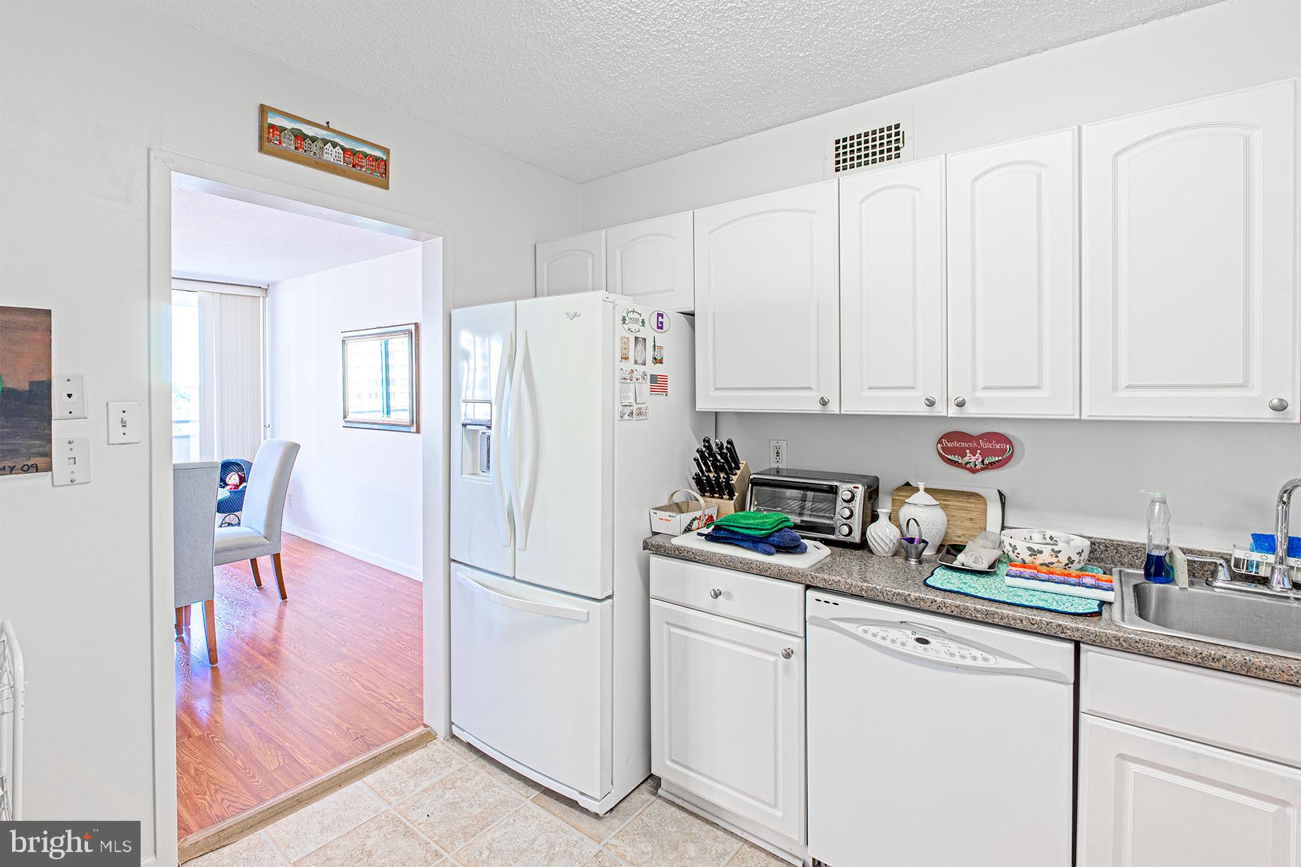 PROMENADE TOWERS - Residential Lease