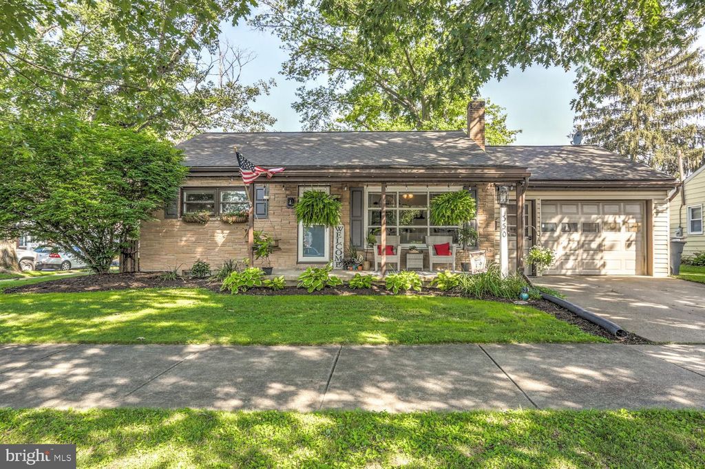 Photo of 350 W END AVE, MANHEIM, PA 17545 (MLS # PALA2037696)