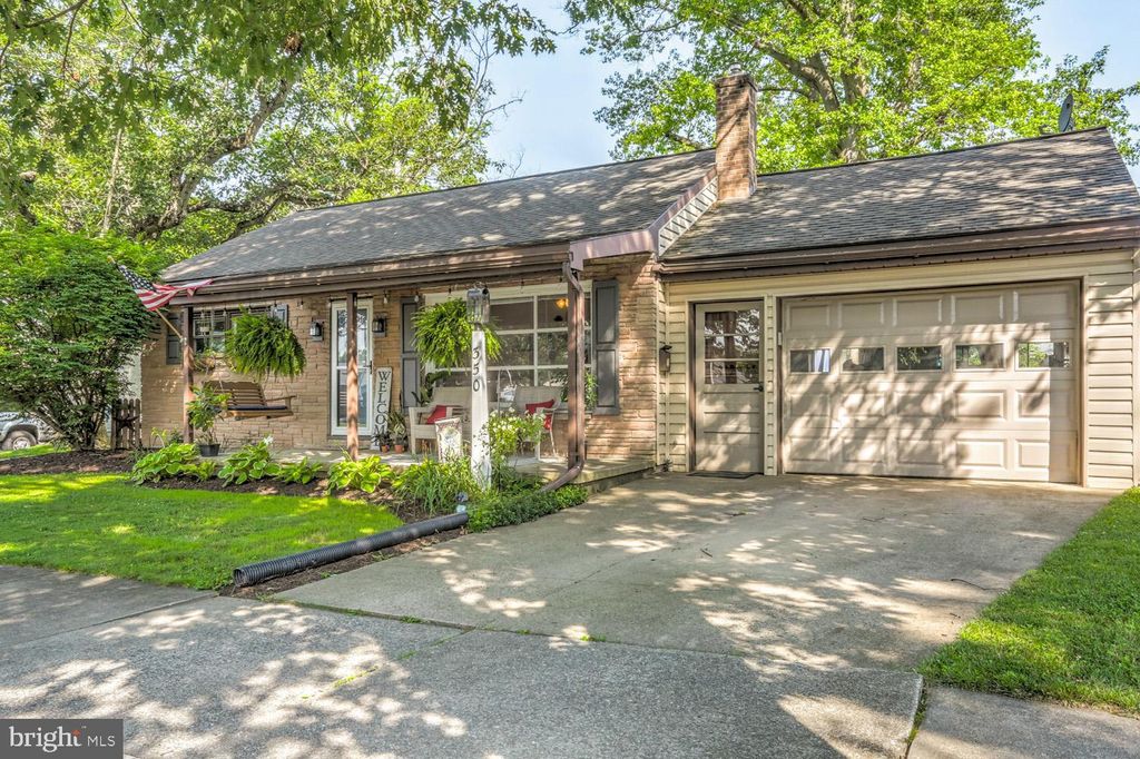 Photo of 350 W END AVE, MANHEIM, PA 17545 (MLS # PALA2037696)