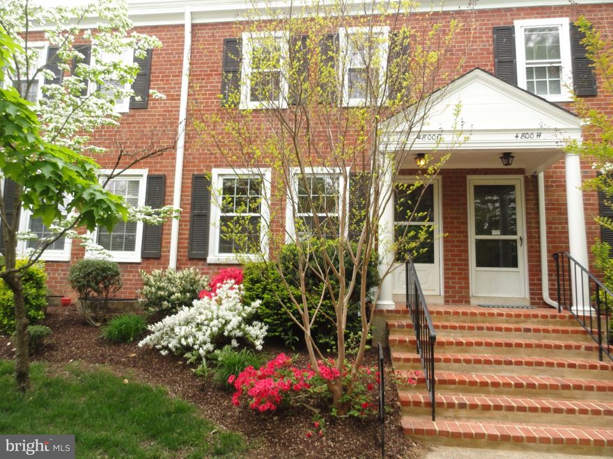 GORGEOUS FAIRLINGON TOWNHOME WITH EXCEPTIONAL PARK VIEWS -HARDWOOD FLOORS-UPDATED KITCHEN-MINUTES TO SHIRLINGTON SHOPS & DC-Managed by Promax Management, a professional property management company- No smoking-1 Small Pet case by case- Maximum 2 unrelated adults -Application fee of $65.95 and earnest money deposit check(s) made payable to Promax Management Inc- The Landlord prefers a credit score of 675 or higher however, all scores will be considered and minimum rent-to-income ratio of at least 33%-