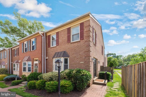 Townhouse For Rent - 5251 Wilson Boulevard<br/> Arlington County, ARLINGTON, VA 22205