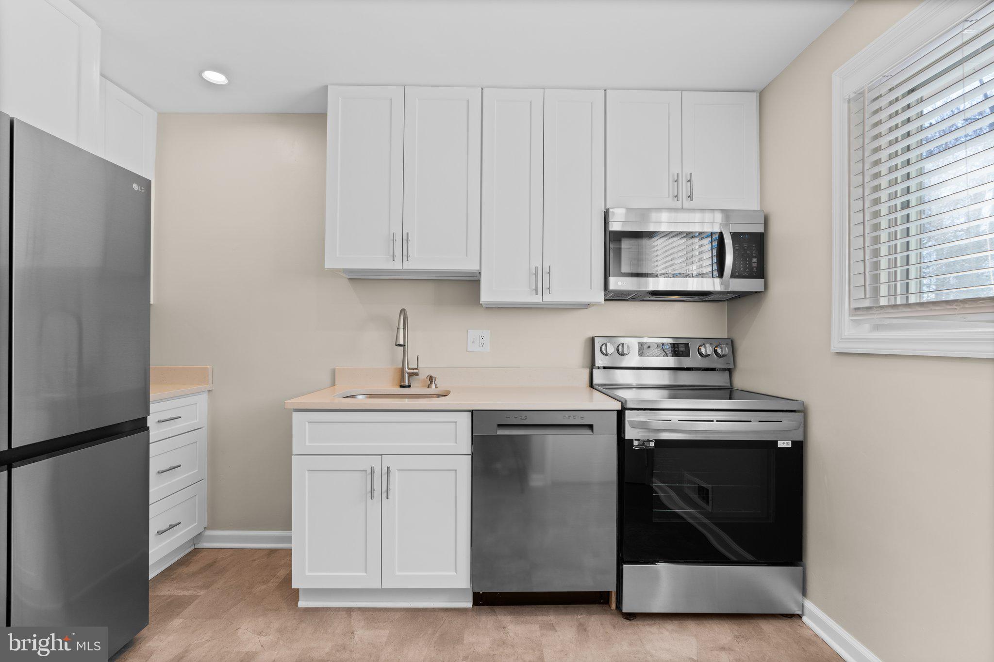 CONNECTICUT AVENUE ESTATES - Residential Lease