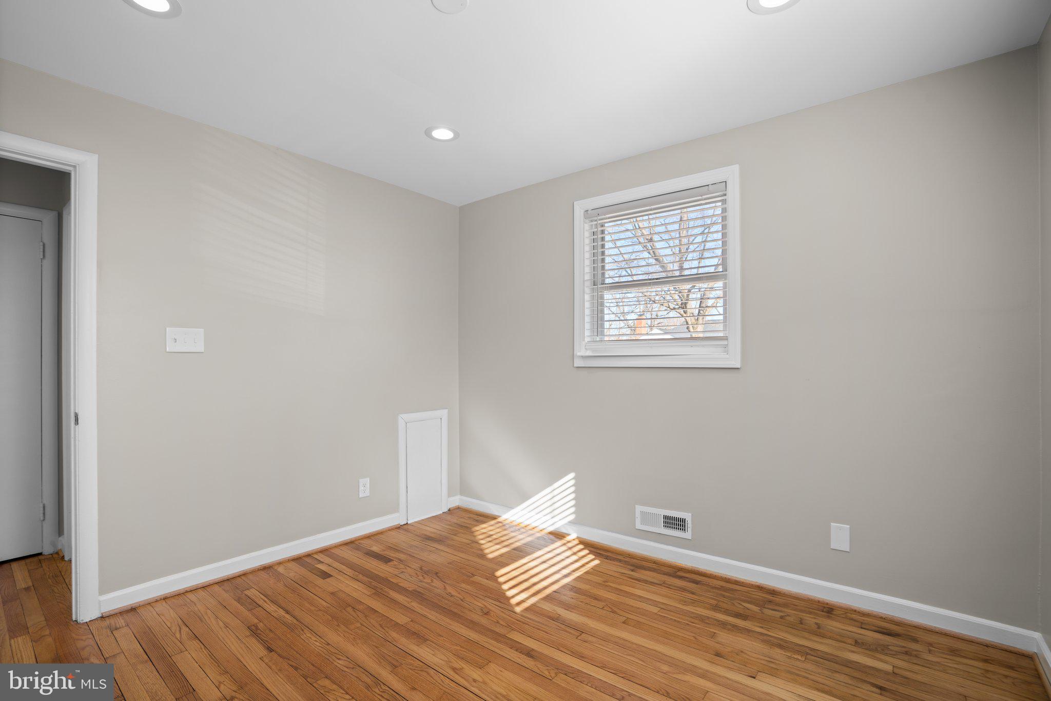 CONNECTICUT AVENUE ESTATES - Residential Lease