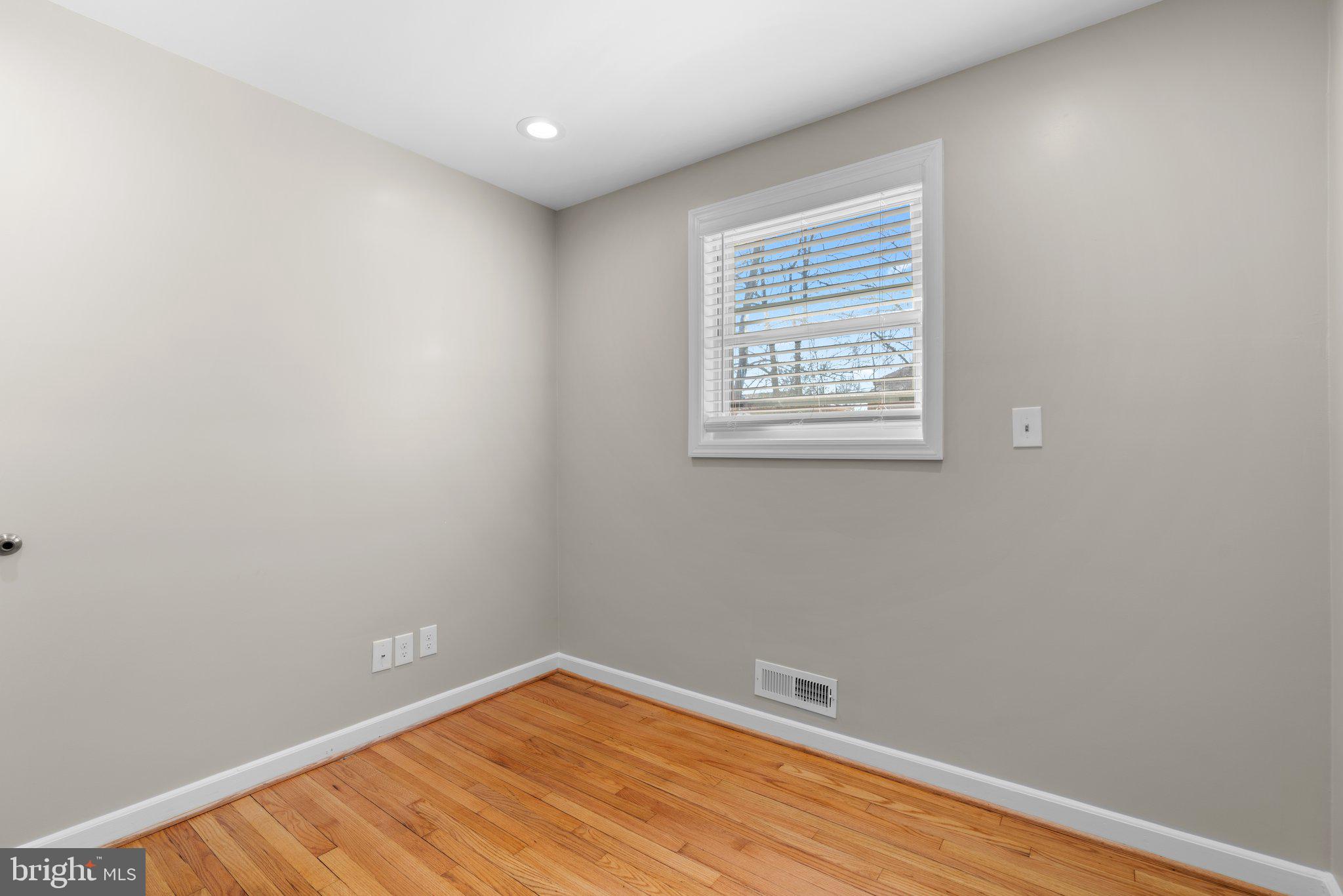 CONNECTICUT AVENUE ESTATES - Residential Lease