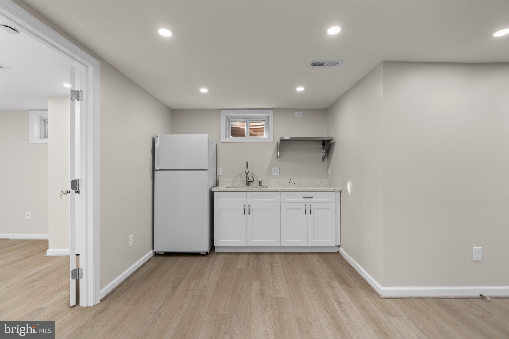 CONNECTICUT AVENUE ESTATES - Residential Lease