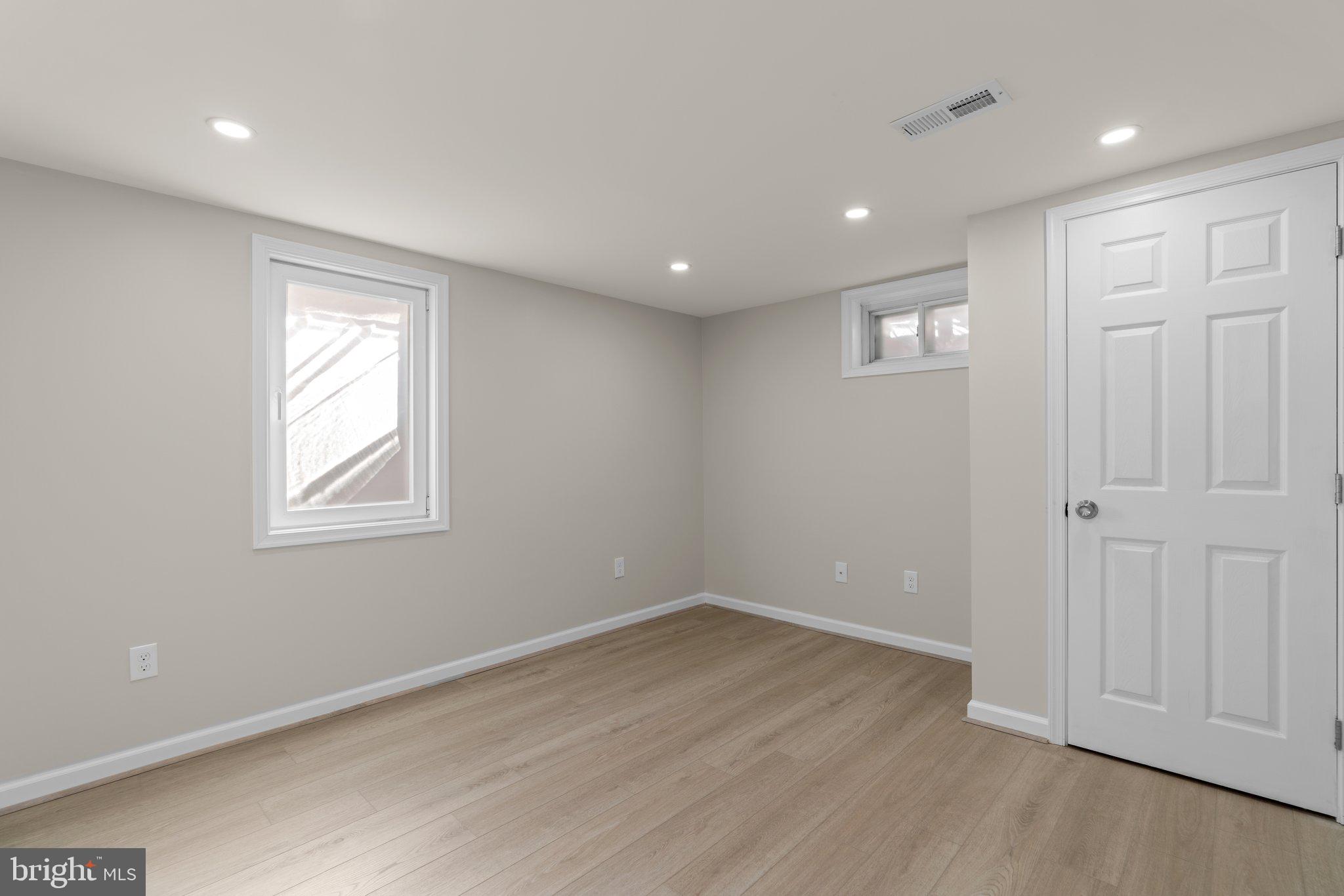 CONNECTICUT AVENUE ESTATES - Residential Lease