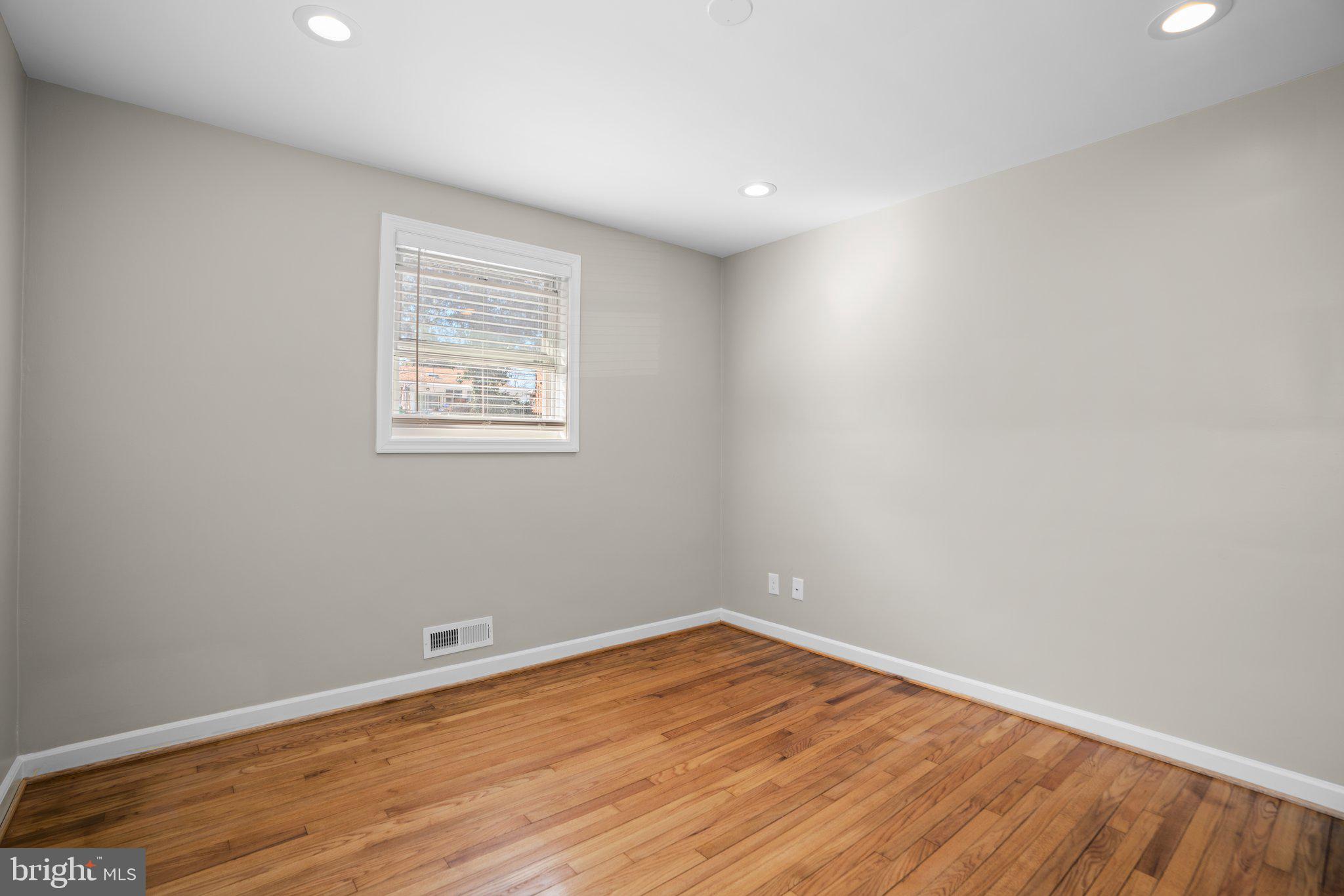 CONNECTICUT AVENUE ESTATES - Residential Lease