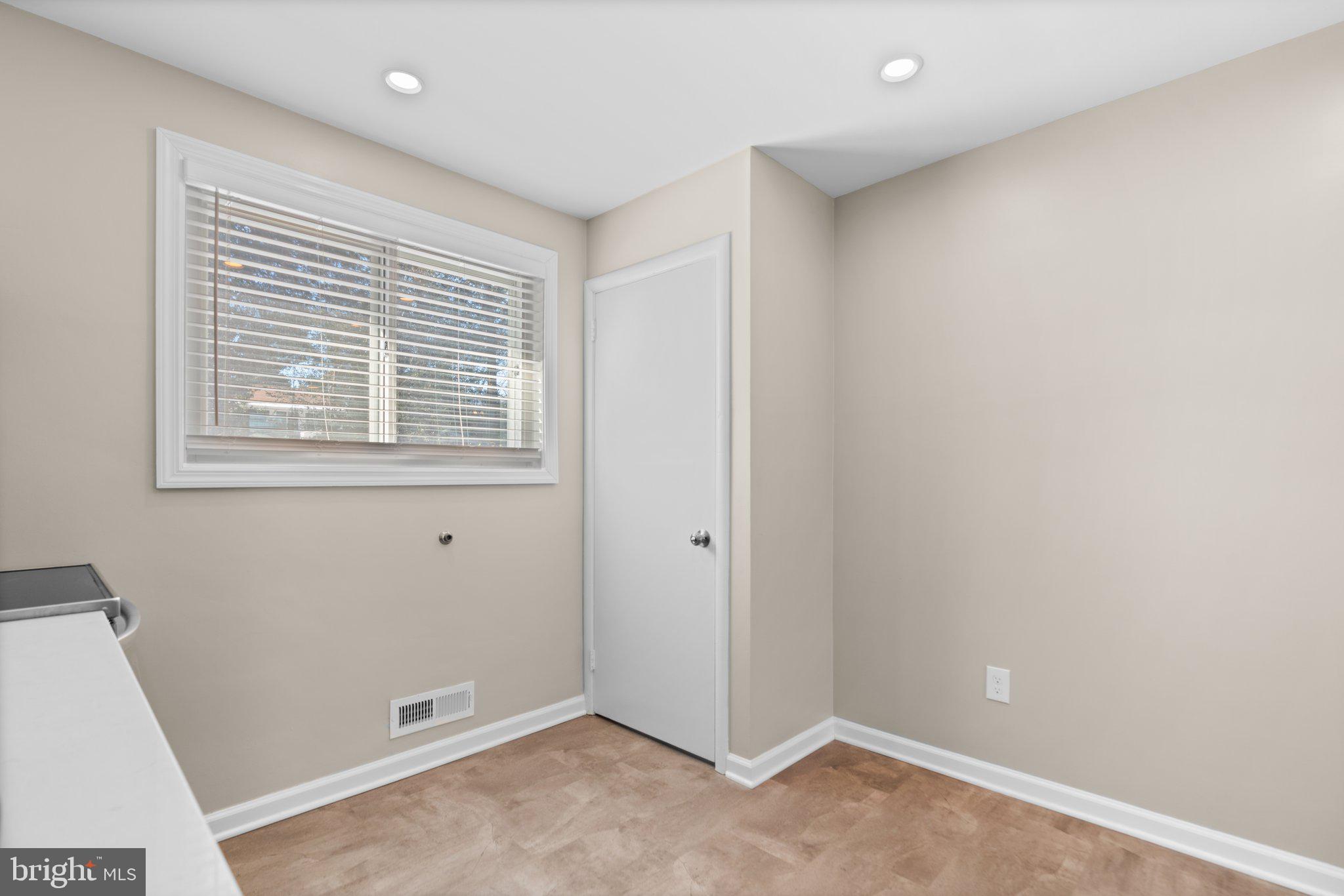 CONNECTICUT AVENUE ESTATES - Residential Lease