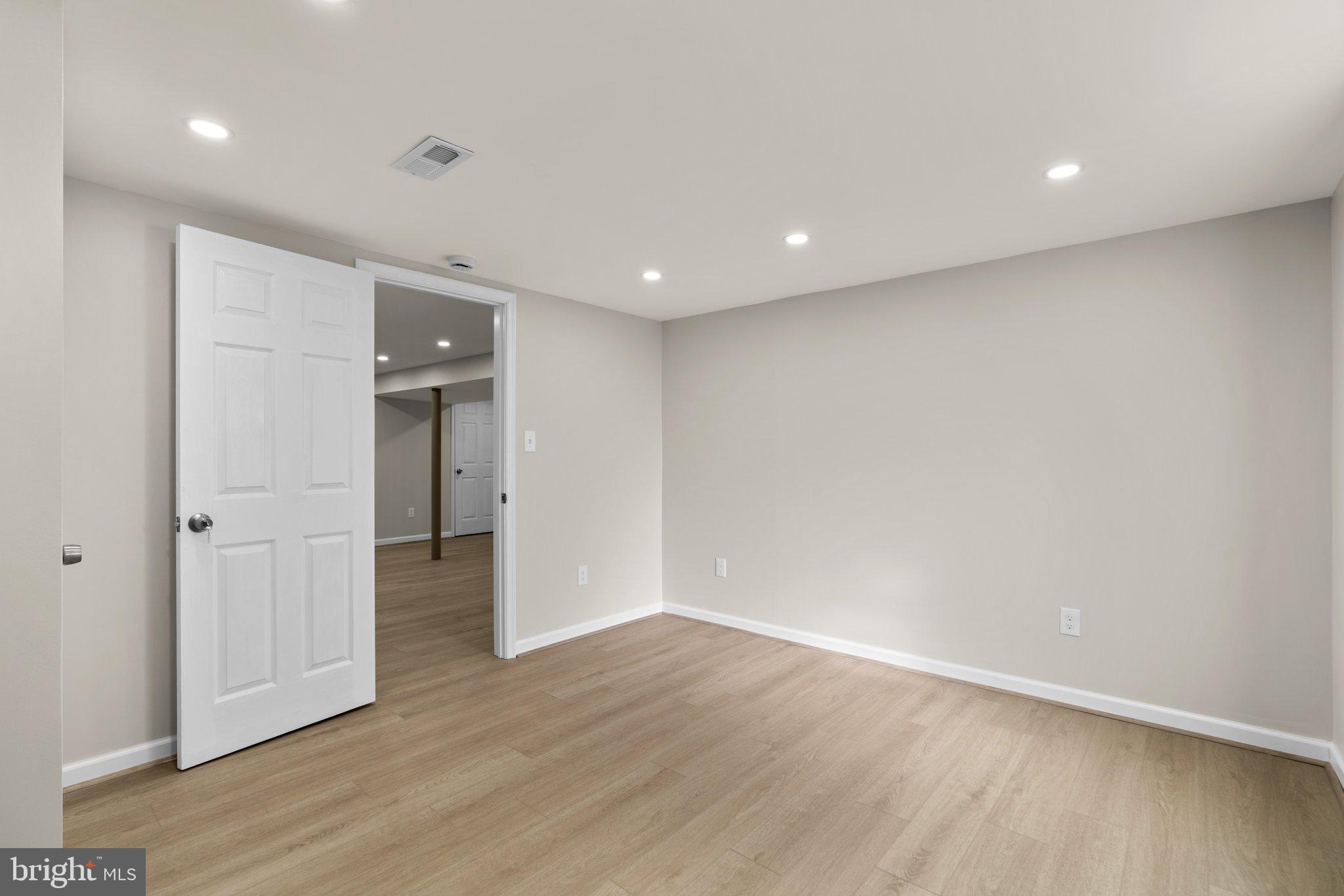 CONNECTICUT AVENUE ESTATES - Residential Lease