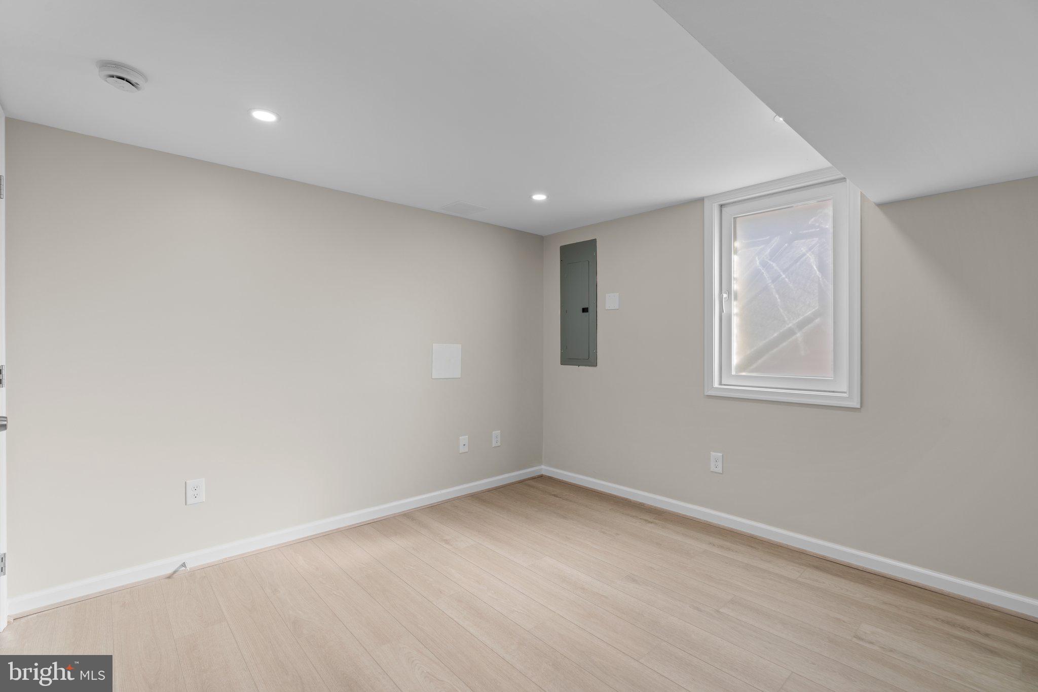 CONNECTICUT AVENUE ESTATES - Residential Lease