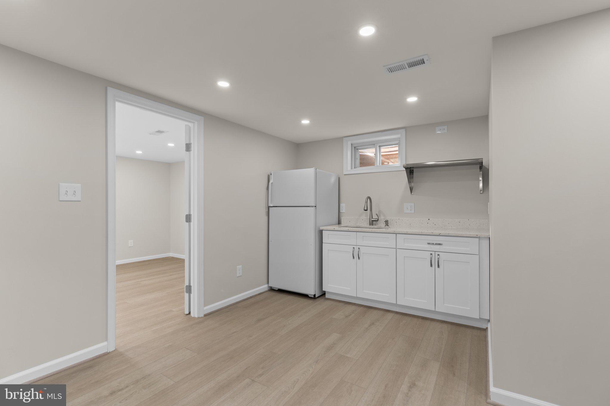 CONNECTICUT AVENUE ESTATES - Residential Lease