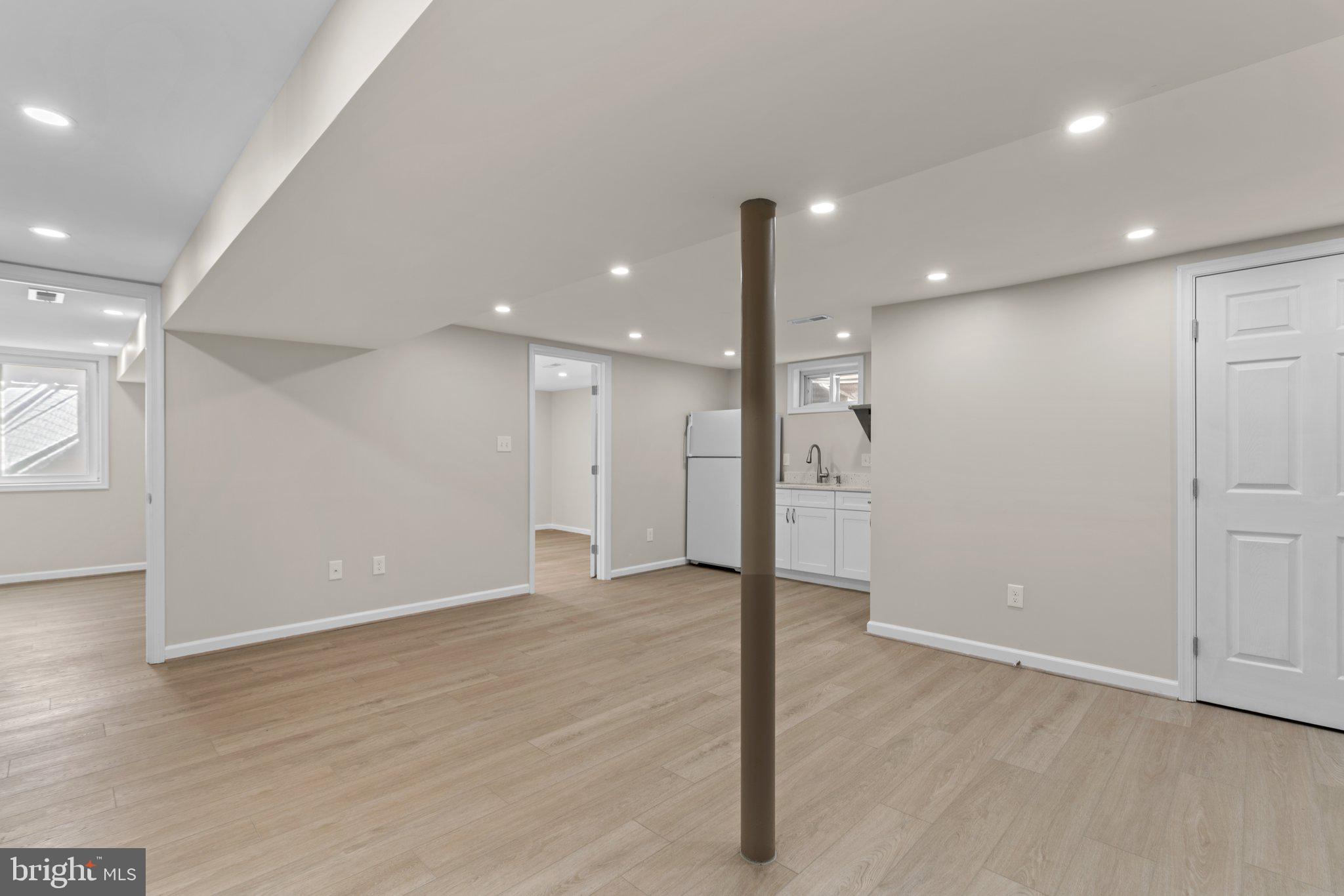 CONNECTICUT AVENUE ESTATES - Residential Lease