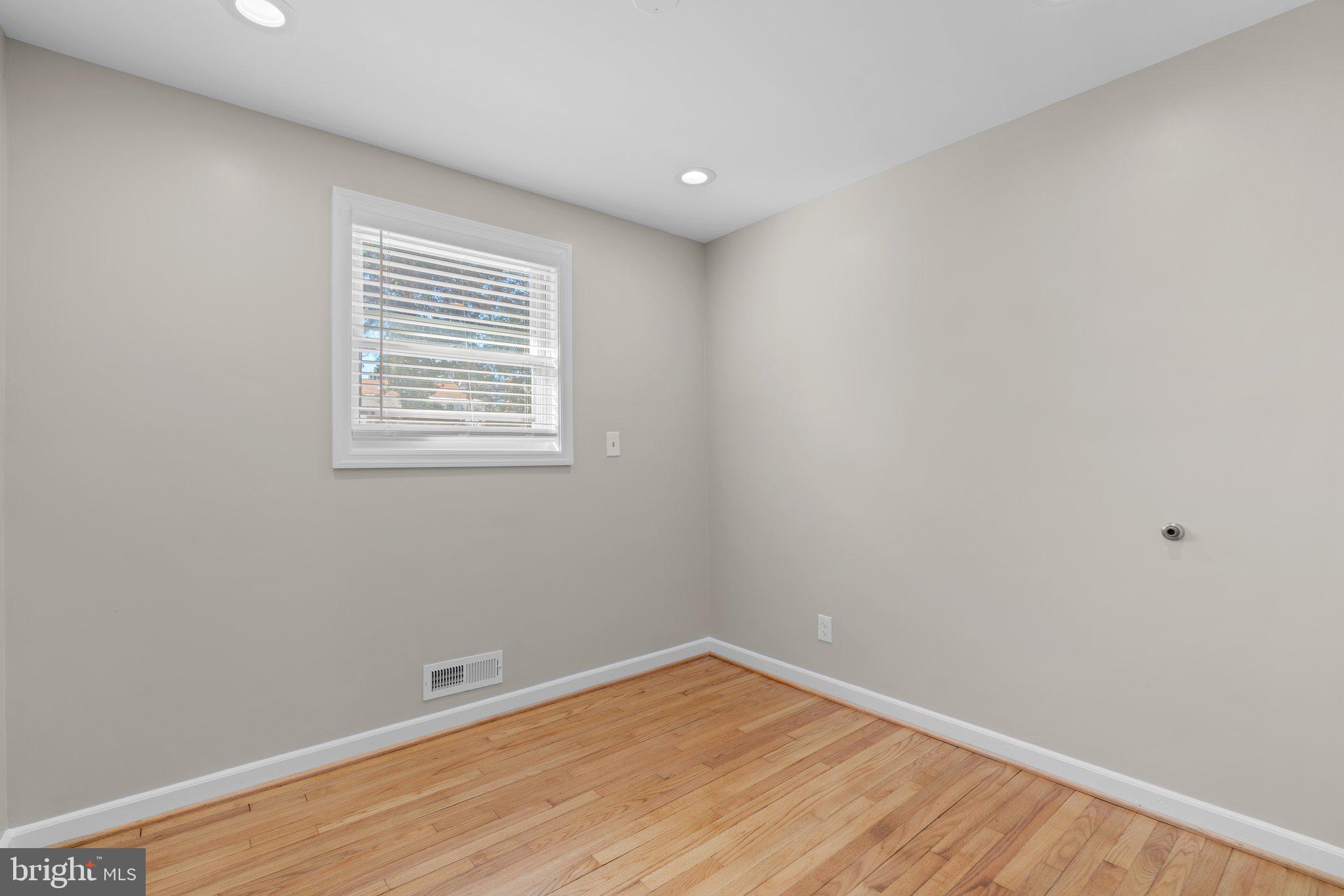 CONNECTICUT AVENUE ESTATES - Residential Lease