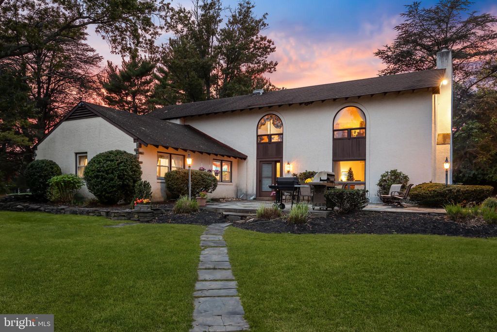 Photo of 800 Plymouth Road, GWYNEDD VALLEY, PA 19437 (MLS # PAMC2161892)