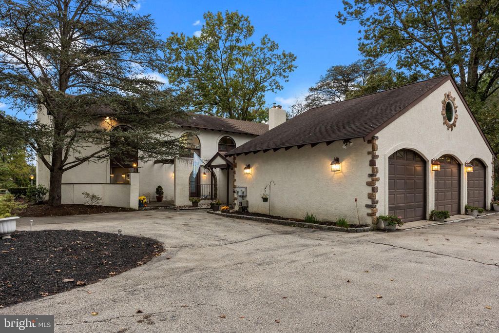 Photo of 800 Plymouth Road, GWYNEDD VALLEY, PA 19437 (MLS # PAMC2161892)