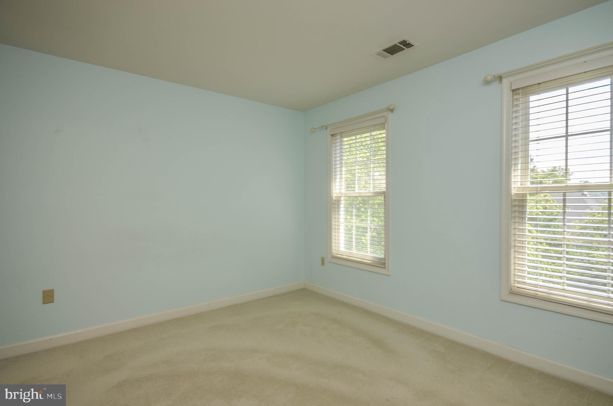 RIVER FALLS - Residential Lease