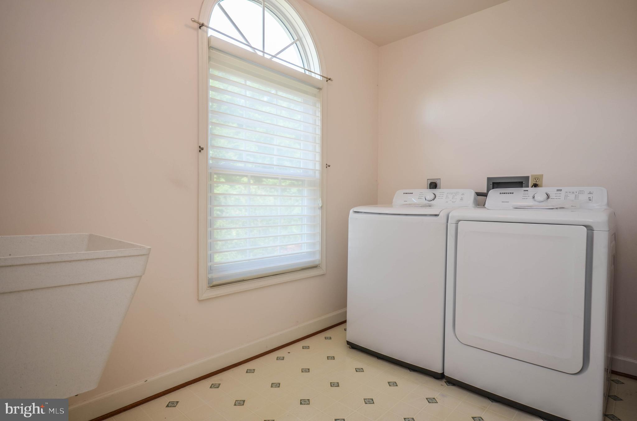 RIVER FALLS - Residential Lease