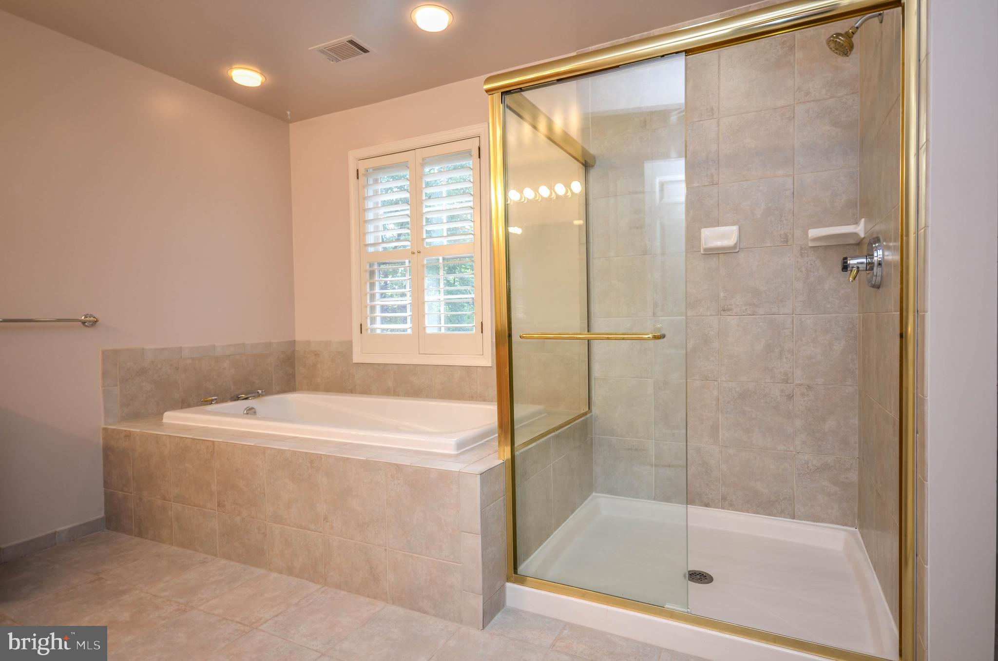 RIVER FALLS - Residential Lease