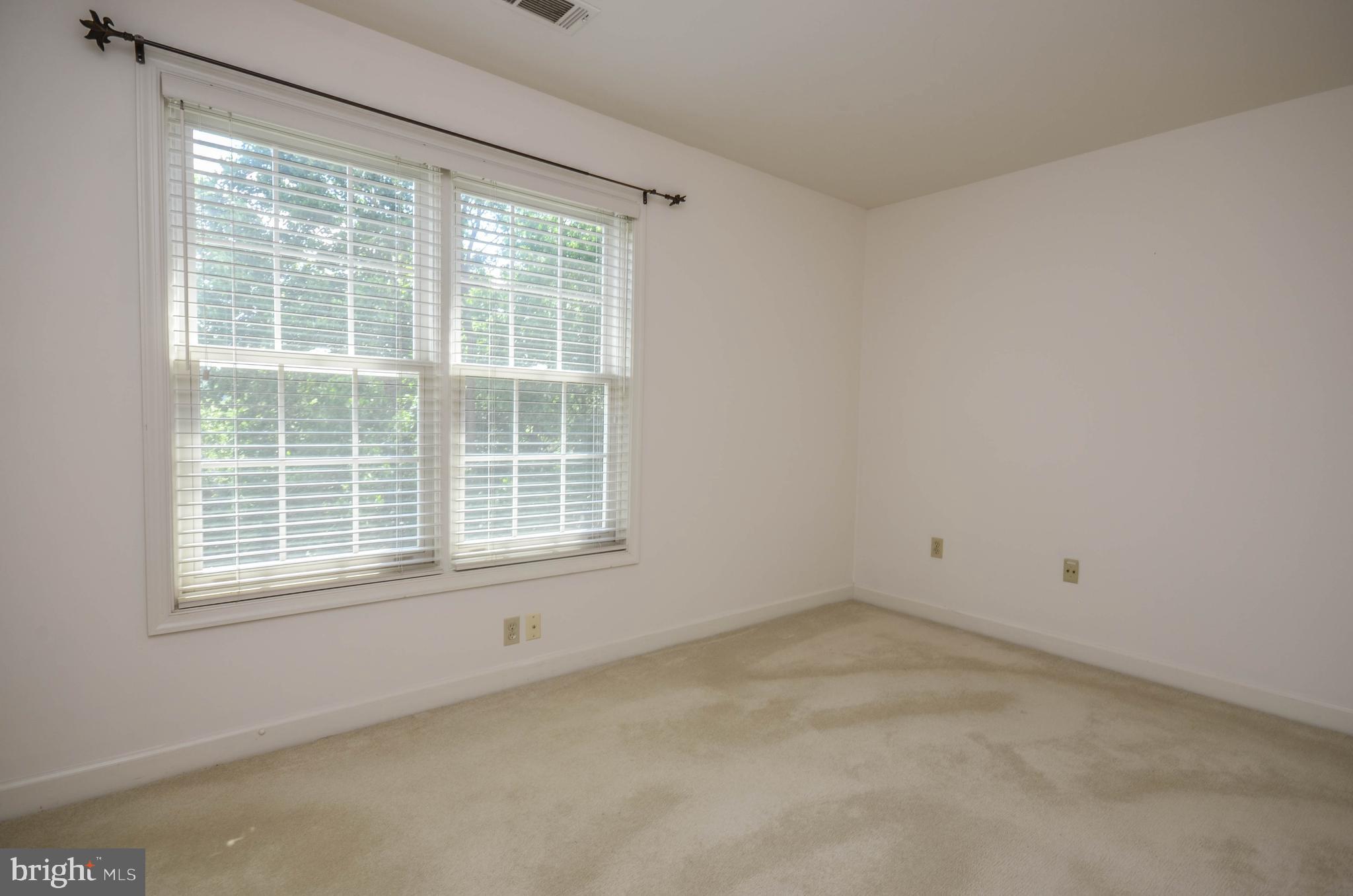 RIVER FALLS - Residential Lease