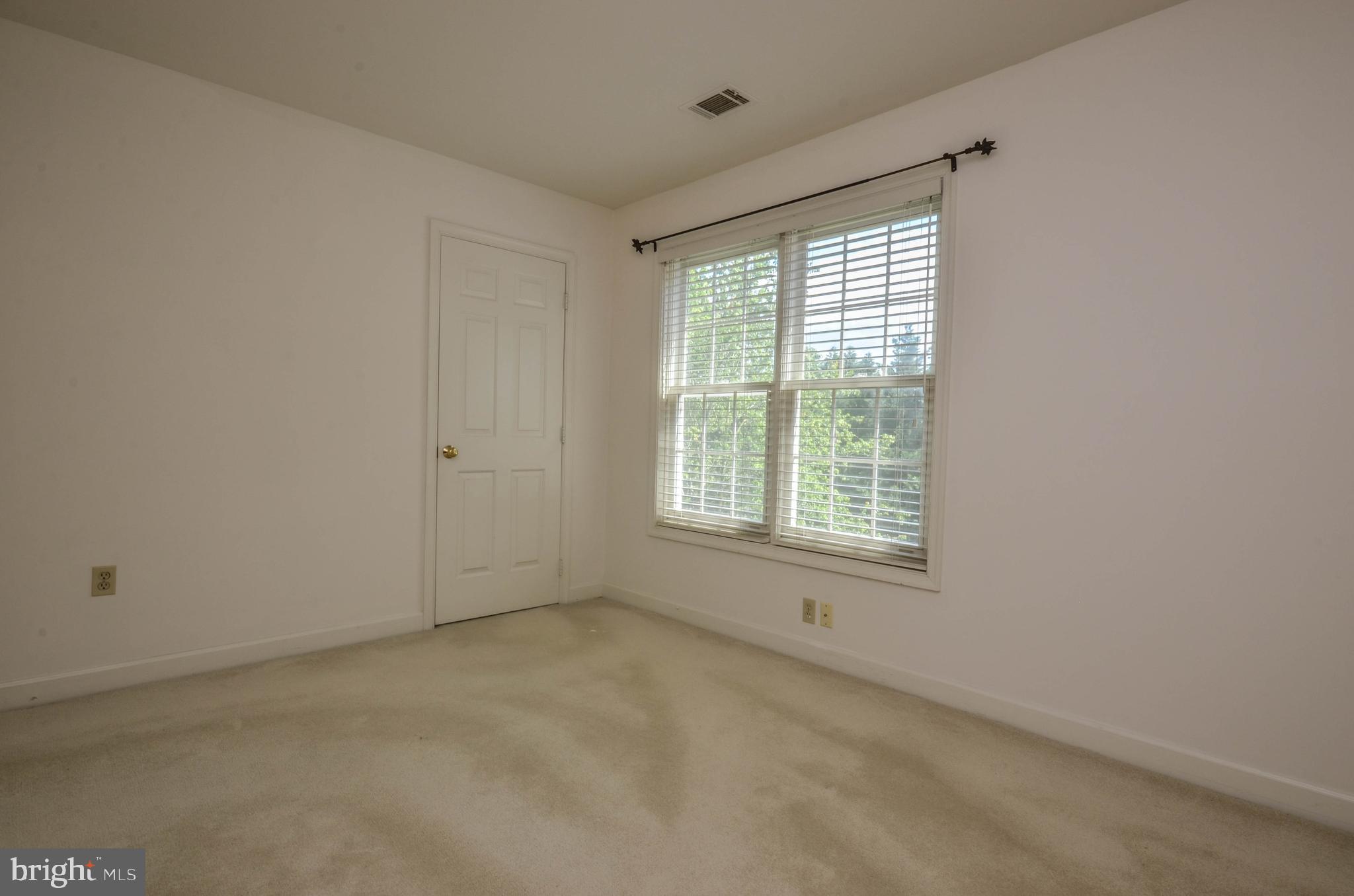 RIVER FALLS - Residential Lease