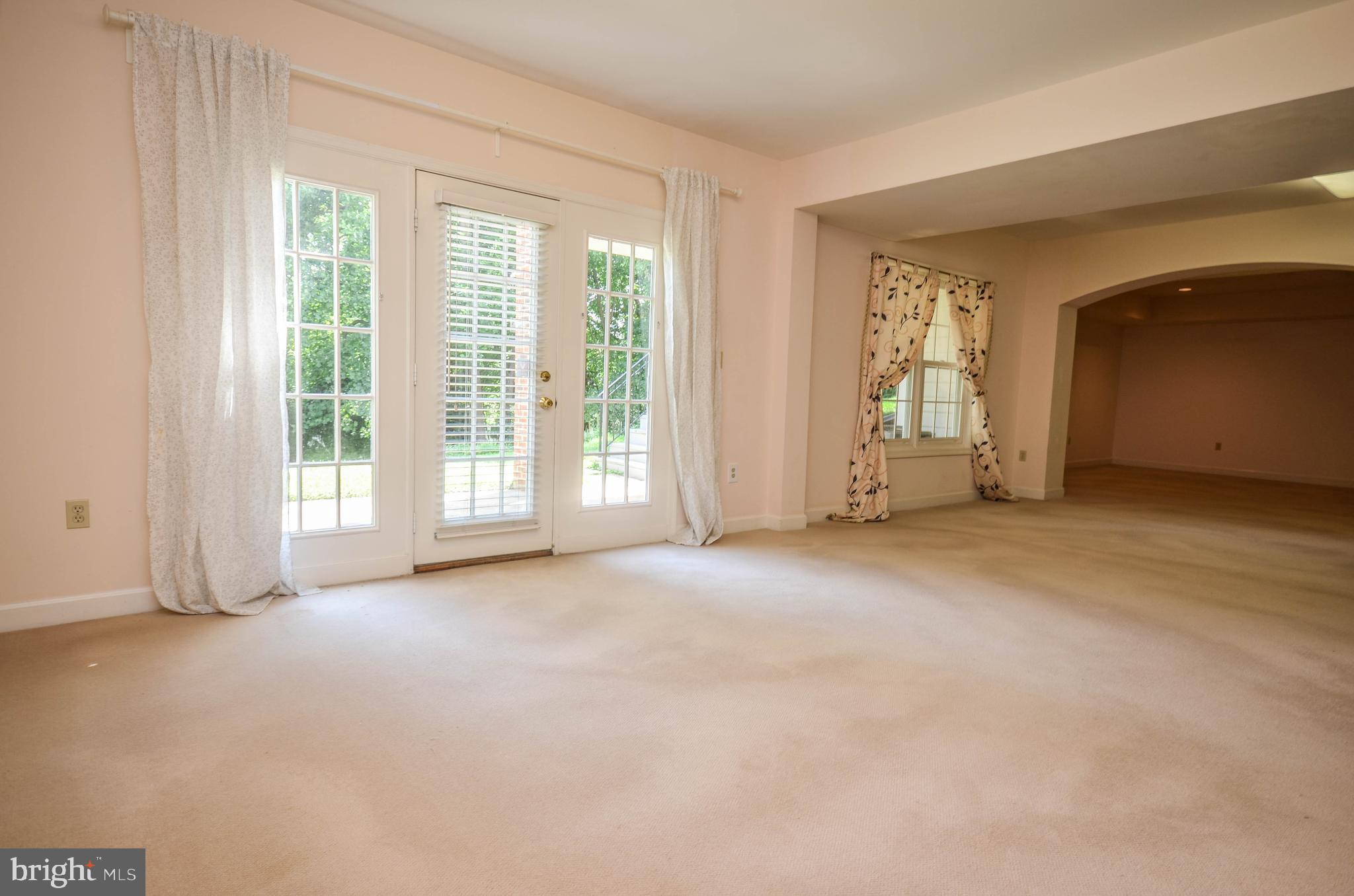 RIVER FALLS - Residential Lease