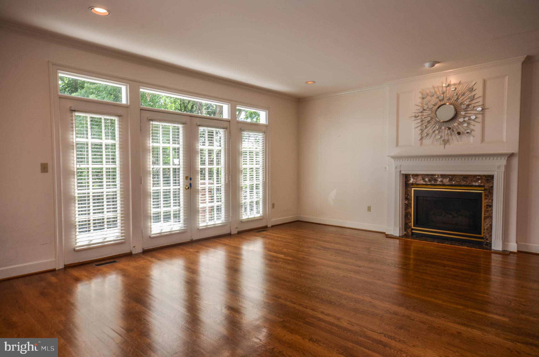 RIVER FALLS - Residential Lease