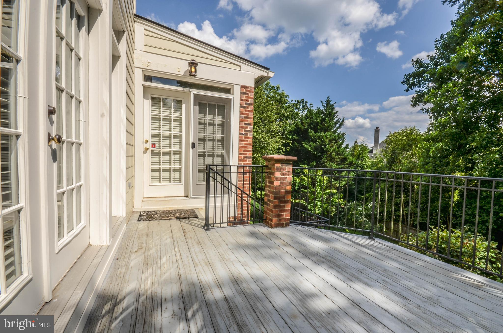 RIVER FALLS - Residential Lease