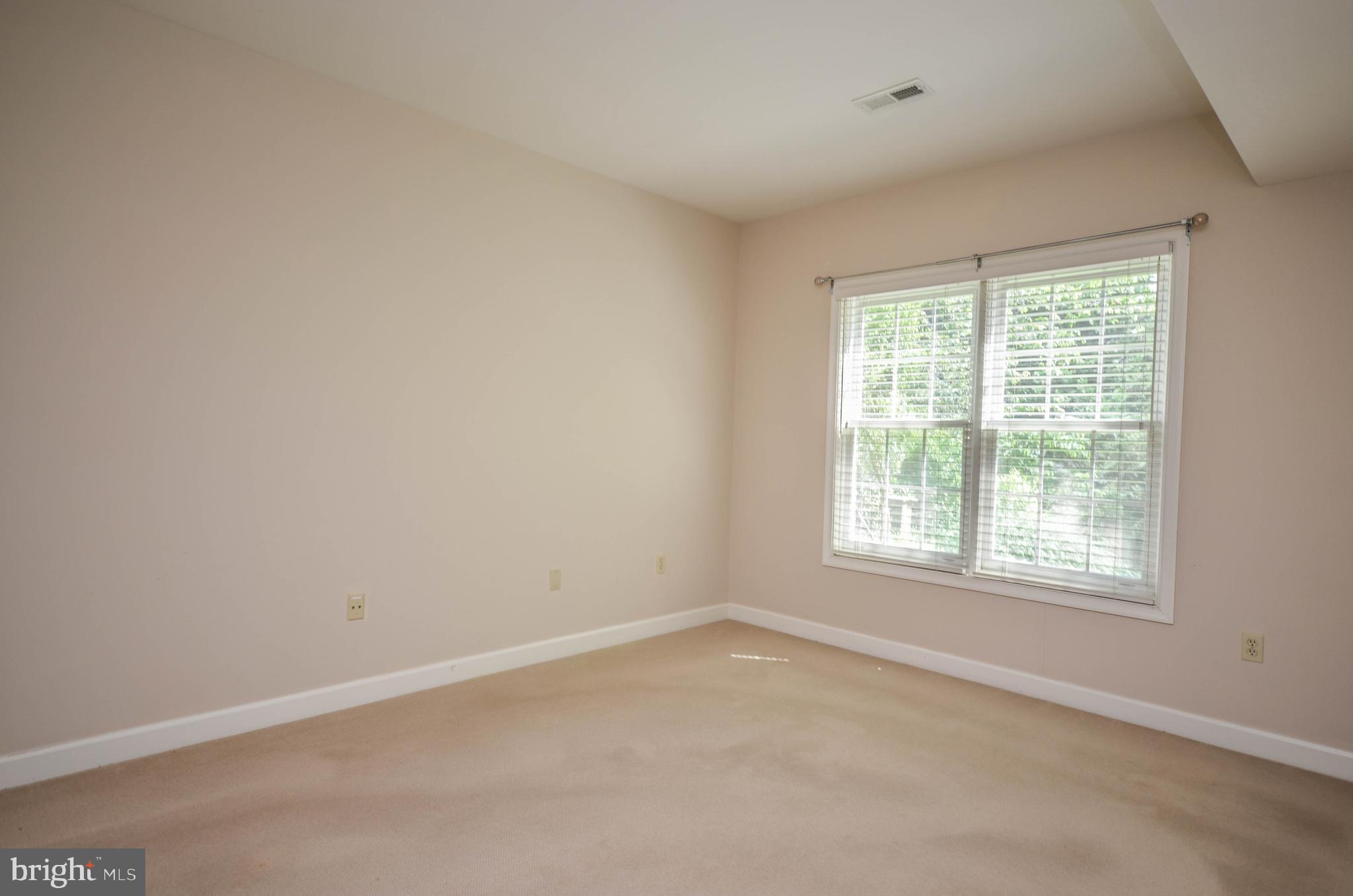 RIVER FALLS - Residential Lease