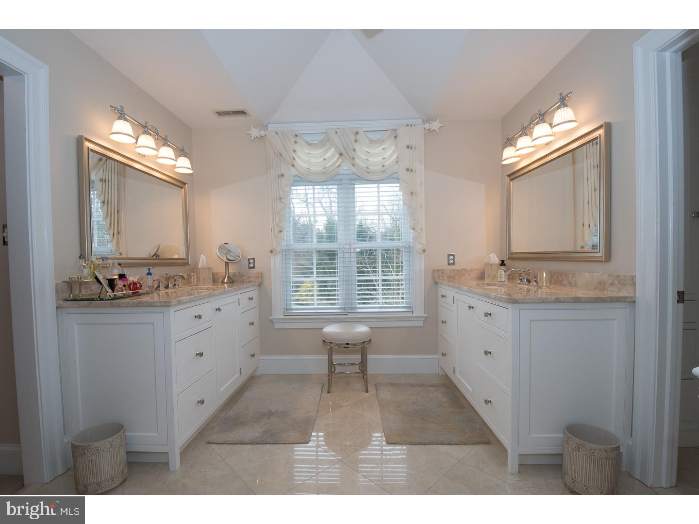 MAPLE HILL - Residential