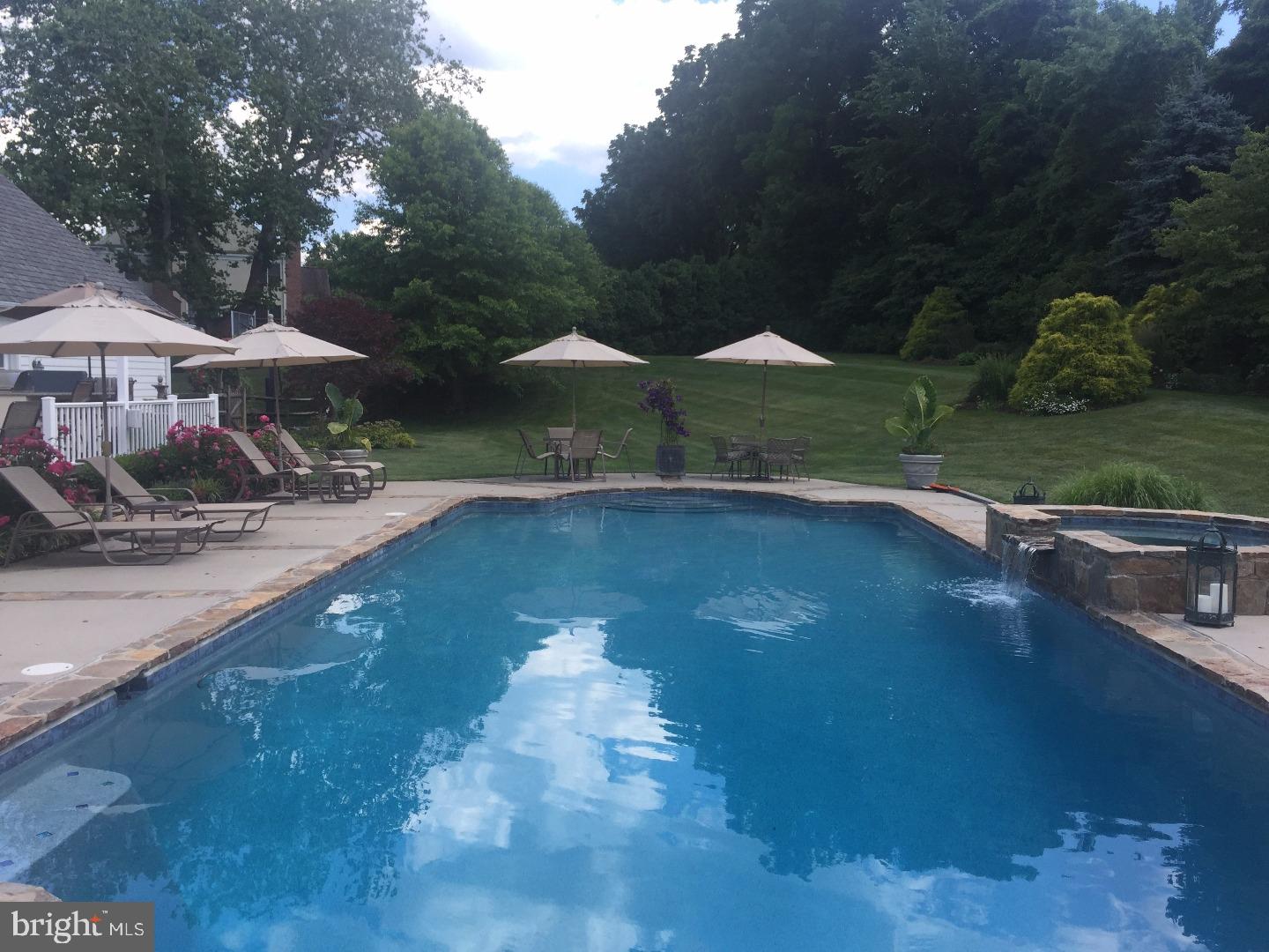 MAPLE HILL - Residential