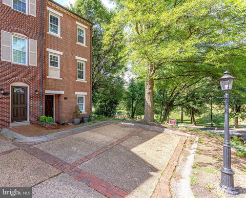 Townhouse For Rent - 1824 21st Street<br/> ARLINGTON, VA 22209