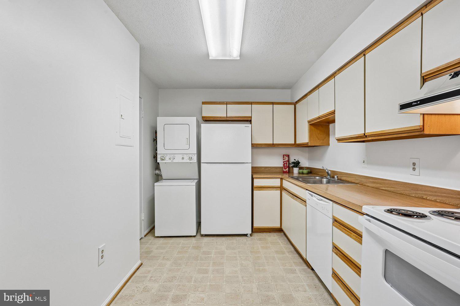 GREENS AT LEISURE WORLD - Residential